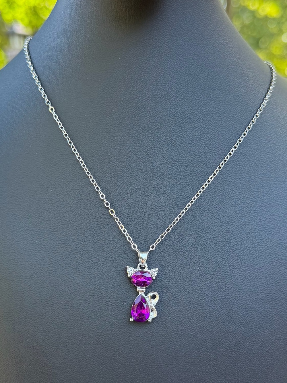 17” silvertone Cat Necklace w/purple Glass Inlay